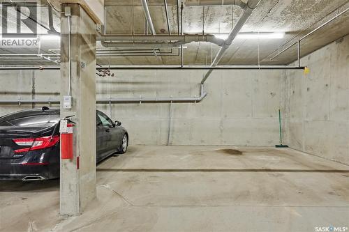 101 110 Hampton Circle, Saskatoon, SK - Indoor Photo Showing Garage