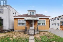 314 MONTFORT STREET Ottawa, ON K1L 5N4