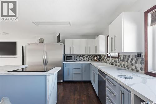202 Coben Crescent, Saskatoon, SK - Indoor Photo Showing Kitchen