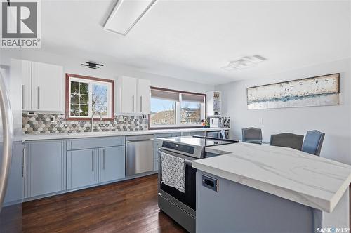 202 Coben Crescent, Saskatoon, SK - Indoor Photo Showing Kitchen