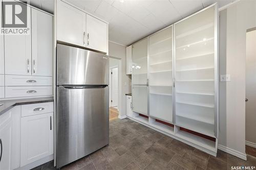 1336 H Avenue N, Saskatoon, SK - Indoor Photo Showing Kitchen