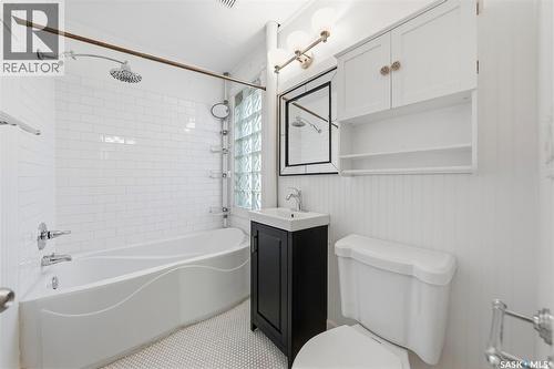 1336 H Avenue N, Saskatoon, SK - Indoor Photo Showing Bathroom