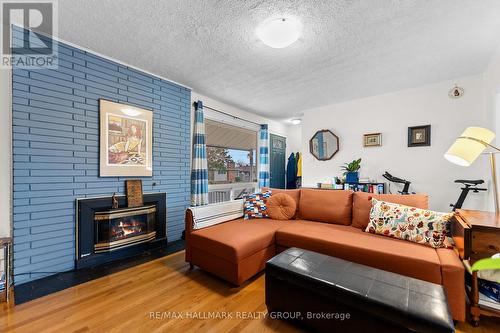 1318 Avenue Q, Ottawa, ON - Indoor Photo Showing Living Room With Fireplace