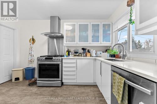 1318 Avenue Q, Ottawa, ON - Indoor Photo Showing Kitchen With Double Sink With Upgraded Kitchen