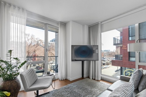 Salon - 309-635 Rue St-Maurice, Montréal (Ville-Marie), QC - Indoor