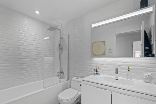 Salle de bains - 309-635 Rue St-Maurice, Montréal (Ville-Marie), QC - Indoor Photo Showing Bathroom