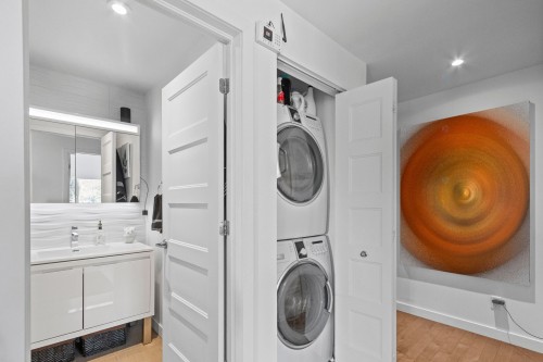 Salle de lavage - 309-635 Rue St-Maurice, Montréal (Ville-Marie), QC - Indoor Photo Showing Laundry Room