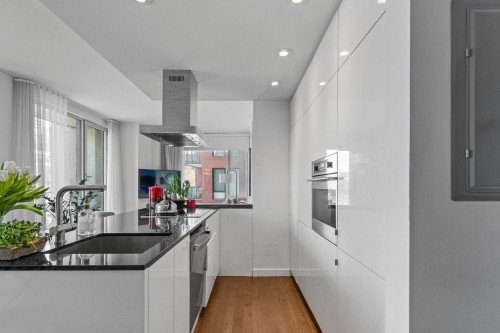 Cuisine - 309-635 Rue St-Maurice, Montréal (Ville-Marie), QC - Indoor Photo Showing Kitchen With Upgraded Kitchen