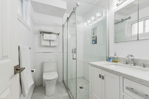 Master Bathroom - 31 Rue Pasteur, Dollard-Des-Ormeaux, QC - Indoor Photo Showing Bathroom