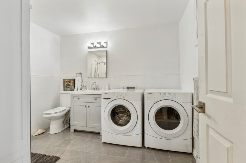 Bathroom - 31 Rue Pasteur, Dollard-Des-Ormeaux, QC - Indoor Photo Showing Laundry Room