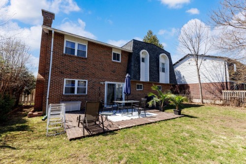 Courtyard - 31 Rue Pasteur, Dollard-Des-Ormeaux, QC - Outdoor With Exterior