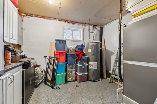 Storage - 31 Rue Pasteur, Dollard-Des-Ormeaux, QC - Indoor