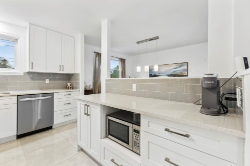 Kitchen - 31 Rue Pasteur, Dollard-Des-Ormeaux, QC - Indoor Photo Showing Kitchen