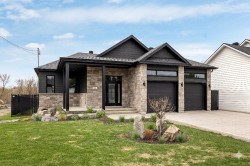 157 Rue Jules Monast  Cowansville, QC J2K 3W9