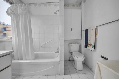 Salle de bains - 25 Rue York, Westmount, QC - Indoor Photo Showing Bathroom
