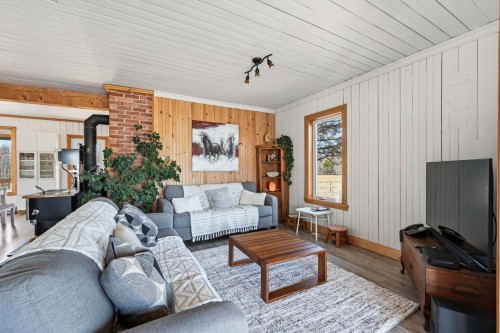 Salon - 965 Route 275 S., Frampton, QC 