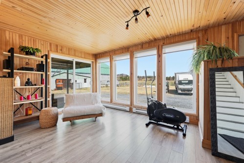 Salon - 965 Route 275 S., Frampton, QC 