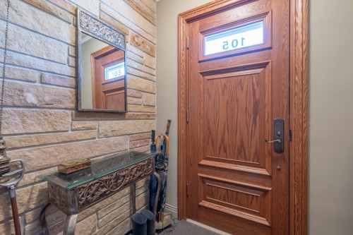 Hall d'entrée/Vestibule - 105 Av. De Brixton, Saint-Lambert, QC - Indoor Photo Showing Other Room