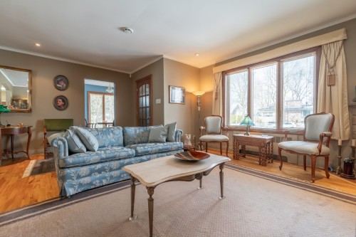 Salon - 105 Av. De Brixton, Saint-Lambert, QC - Indoor Photo Showing Living Room