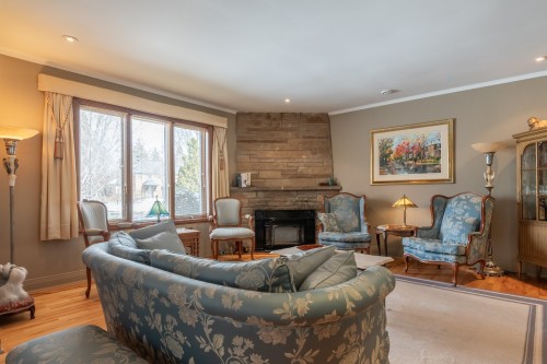 Salon - 105 Av. De Brixton, Saint-Lambert, QC - Indoor Photo Showing Living Room With Fireplace