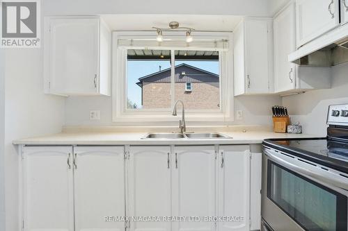 64 - 151 Linwell Road, St. Catharines (Lakeport), ON - Indoor Photo Showing Kitchen With Double Sink