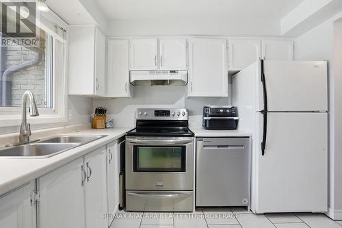 64 - 151 Linwell Road, St. Catharines (Lakeport), ON - Indoor Photo Showing Kitchen With Double Sink