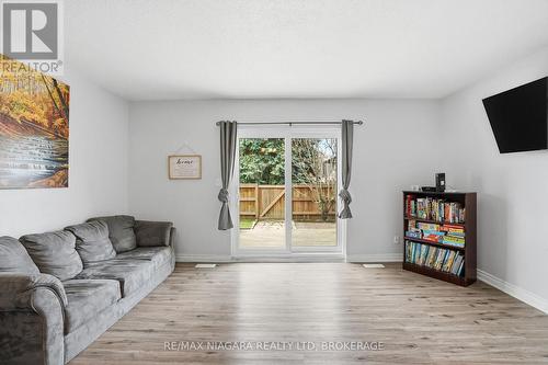 64 - 151 Linwell Road, St. Catharines (Lakeport), ON - Indoor Photo Showing Living Room