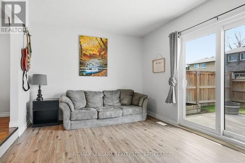 64 - 151 Linwell Road, St. Catharines (Lakeport), ON - Indoor Photo Showing Living Room