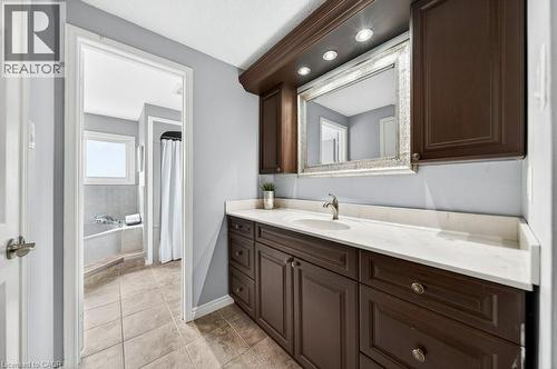 40 Old Maple Lane, Kitchener, ON - Indoor Photo Showing Bathroom