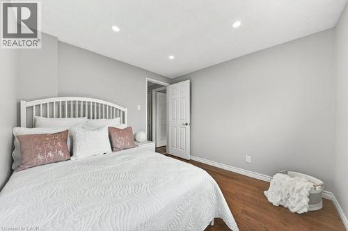40 Old Maple Lane, Kitchener, ON - Indoor Photo Showing Bedroom