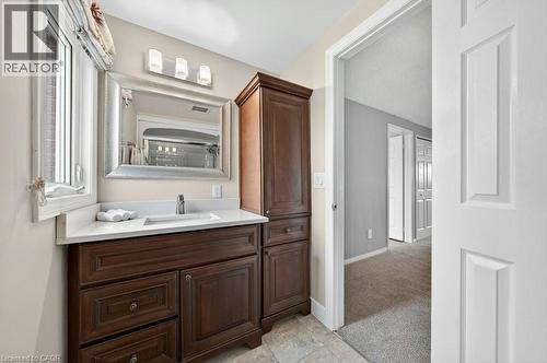 40 Old Maple Lane, Kitchener, ON - Indoor Photo Showing Bathroom
