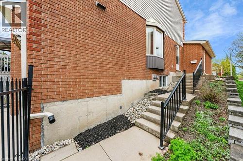 40 Old Maple Lane, Kitchener, ON - Outdoor With Exterior