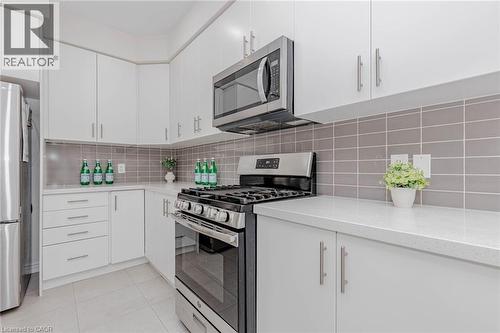 172 Beckview Drive, Kitchener, ON - Indoor Photo Showing Kitchen With Stainless Steel Kitchen With Upgraded Kitchen