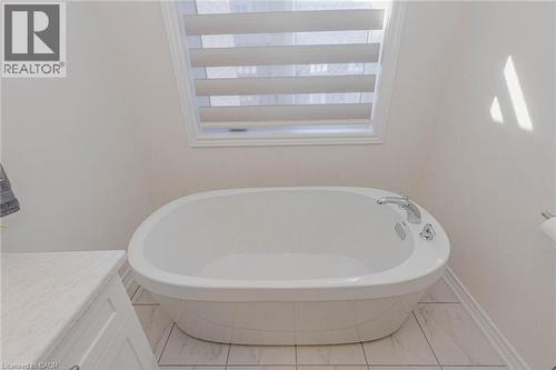 172 Beckview Drive, Kitchener, ON - Indoor Photo Showing Bathroom