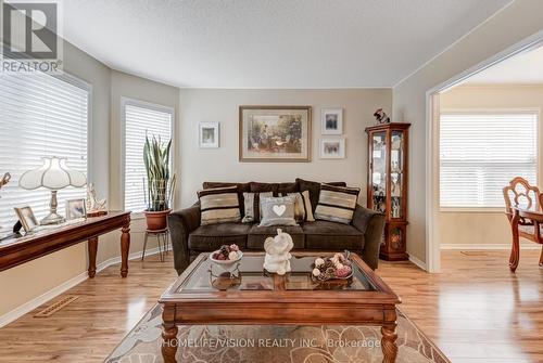 55 Etherington Crescent, Barrie, ON - Indoor Photo Showing Living Room