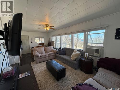 459 8Th Street E, Regina Beach, SK - Indoor Photo Showing Living Room