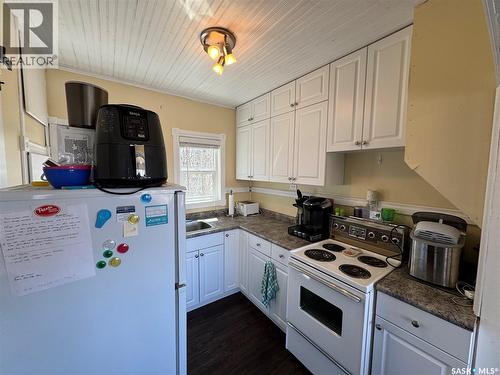 459 8Th Street E, Regina Beach, SK - Indoor Photo Showing Kitchen