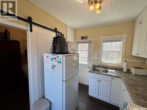459 8Th Street E, Regina Beach, SK - Indoor Photo Showing Kitchen