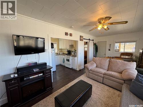 459 8Th Street E, Regina Beach, SK - Indoor Photo Showing Living Room