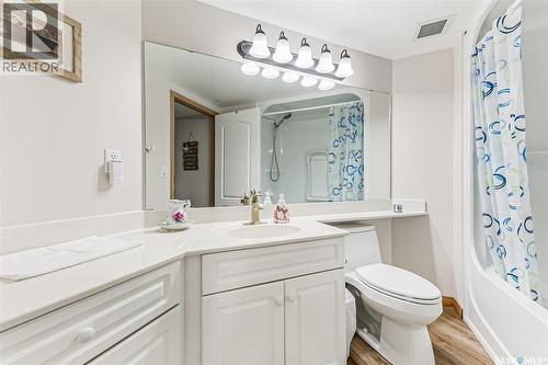 329 2530 25Th Avenue, Regina, SK - Indoor Photo Showing Bathroom