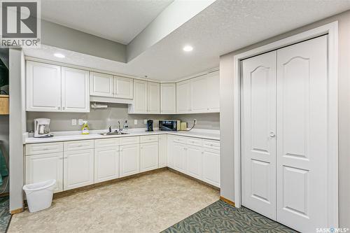 329 2530 25Th Avenue, Regina, SK - Indoor Photo Showing Kitchen