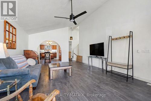 1864 Lenester Avenue, Ottawa, ON - Indoor Photo Showing Living Room