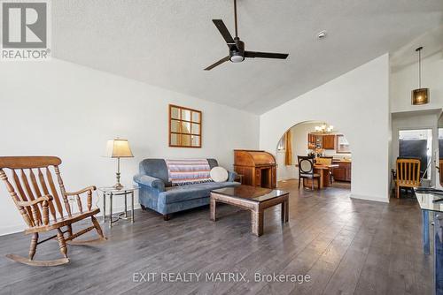 1864 Lenester Avenue, Ottawa, ON - Indoor Photo Showing Living Room