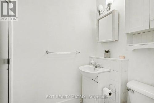 1864 Lenester Avenue, Ottawa, ON - Indoor Photo Showing Bathroom