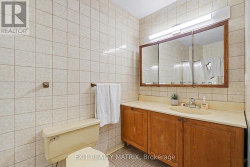 1864 Lenester Avenue, Ottawa, ON - Indoor Photo Showing Bathroom