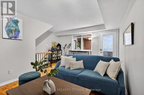 272 King Edward Avenue, Ottawa, ON - Indoor Photo Showing Living Room