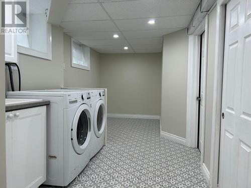 2415 Edith Avenue, Burlington, ON - Indoor Photo Showing Laundry Room