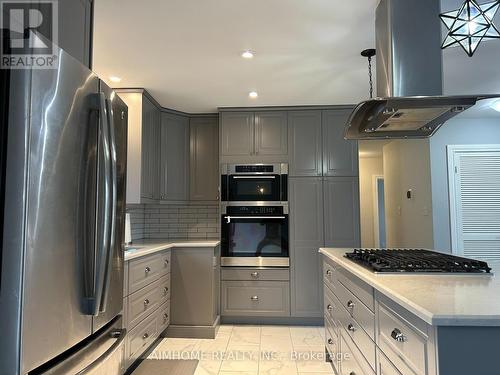 2415 Edith Avenue, Burlington, ON - Indoor Photo Showing Kitchen
