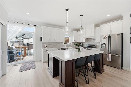 45 Willow Creek Road, Winnipeg, MB - Indoor Photo Showing Kitchen With Stainless Steel Kitchen With Upgraded Kitchen