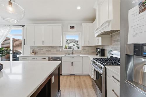 45 Willow Creek Road, Winnipeg, MB - Indoor Photo Showing Kitchen With Stainless Steel Kitchen With Upgraded Kitchen